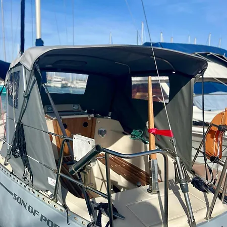 Nuits Enchantees Sur Les Flots Embarquez Pour Aventure Inedite A *