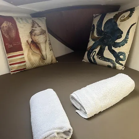 Hotel Nuits Enchantees Sur Les Flots Embarquez Pour Aventure Inedite A *